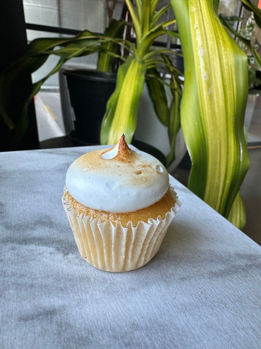 Mini Lemon Meringue Cupcakes (24)